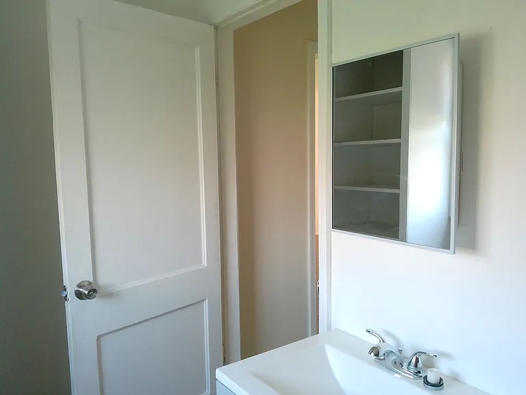638 Glazebrook St #1 — Photo 8