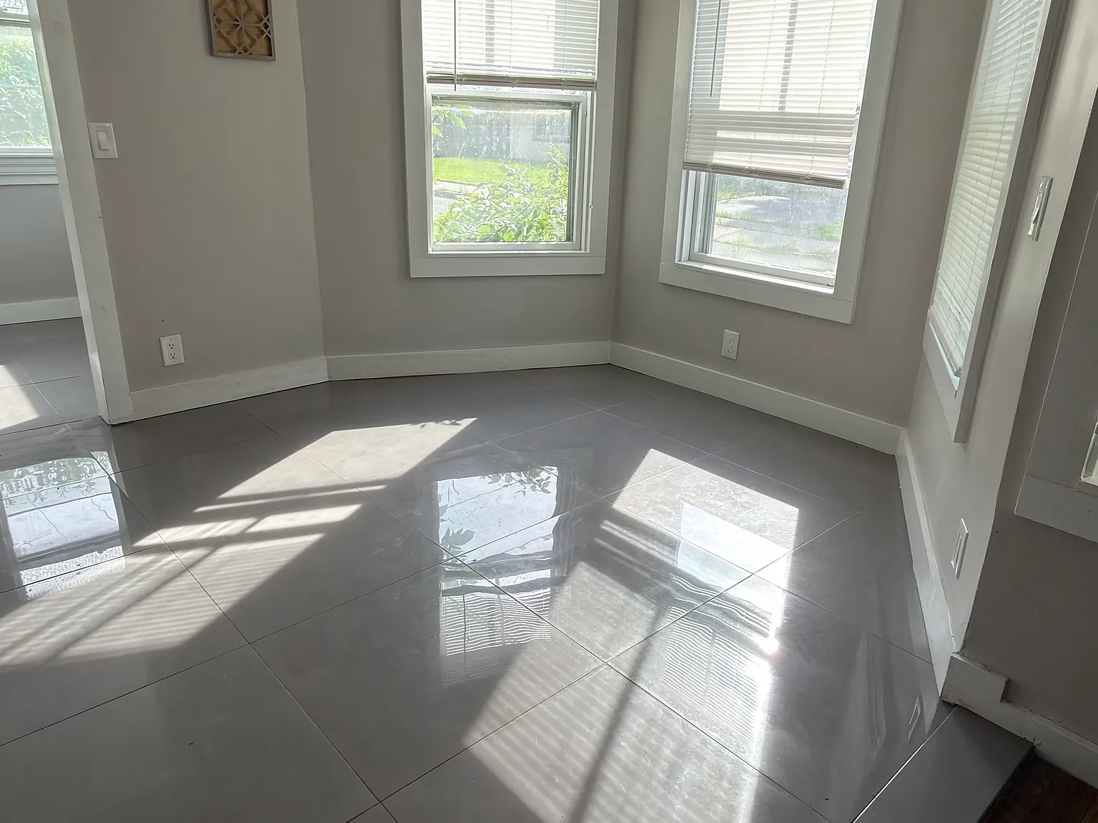 3 bed, 1000 sqft, $2,200 — Photo 4
