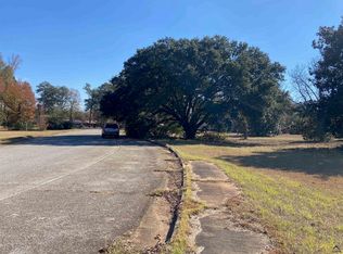 801 Chamlee Dr, Fort Valley, GA 31030