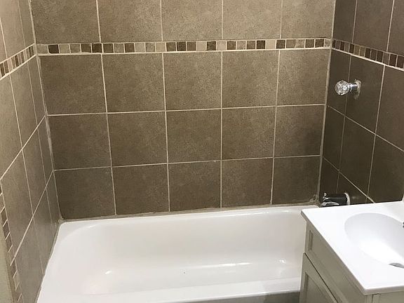 3rd image of 3209 N Priscilla Ave