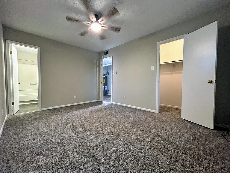 633 Mosswood Ln — Photo 10