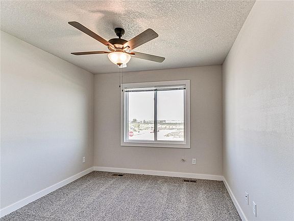 4th image of 6927 Bluebell Ct