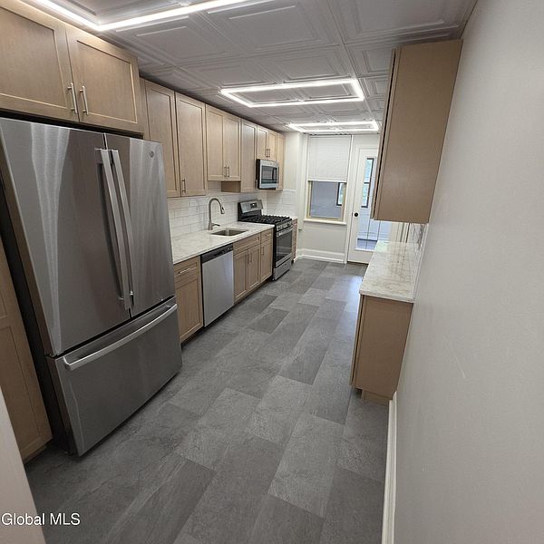 5th image of 154 Milton Avenue