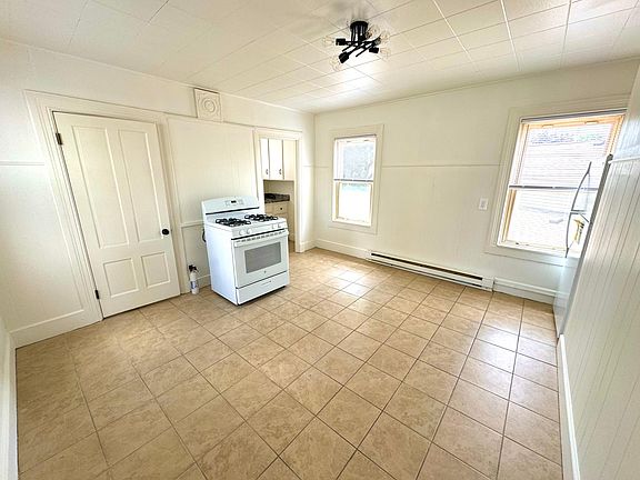 4th image of 292 Pleasant St #2R