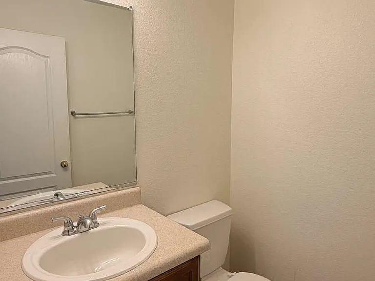 571 E Reflection Pl — Photo 7