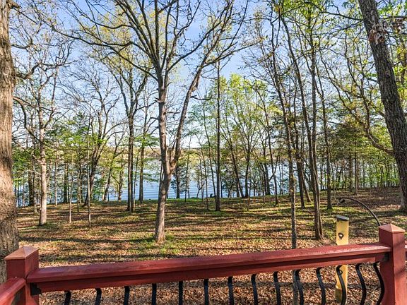 5th image of 784 Lake Rd