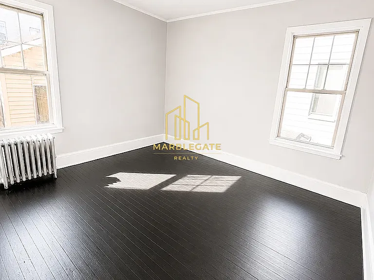 381 Leslie St #1E — Photo 5
