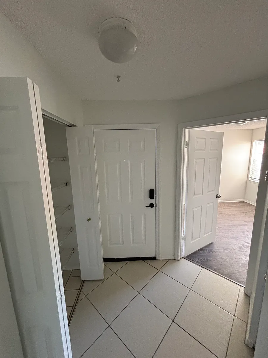 Building Photo - 2400 Feather Sound Dr #1412