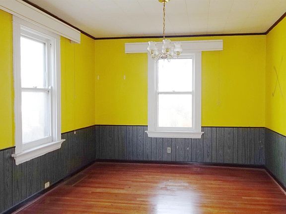 4th image of 3730 Drake Ave