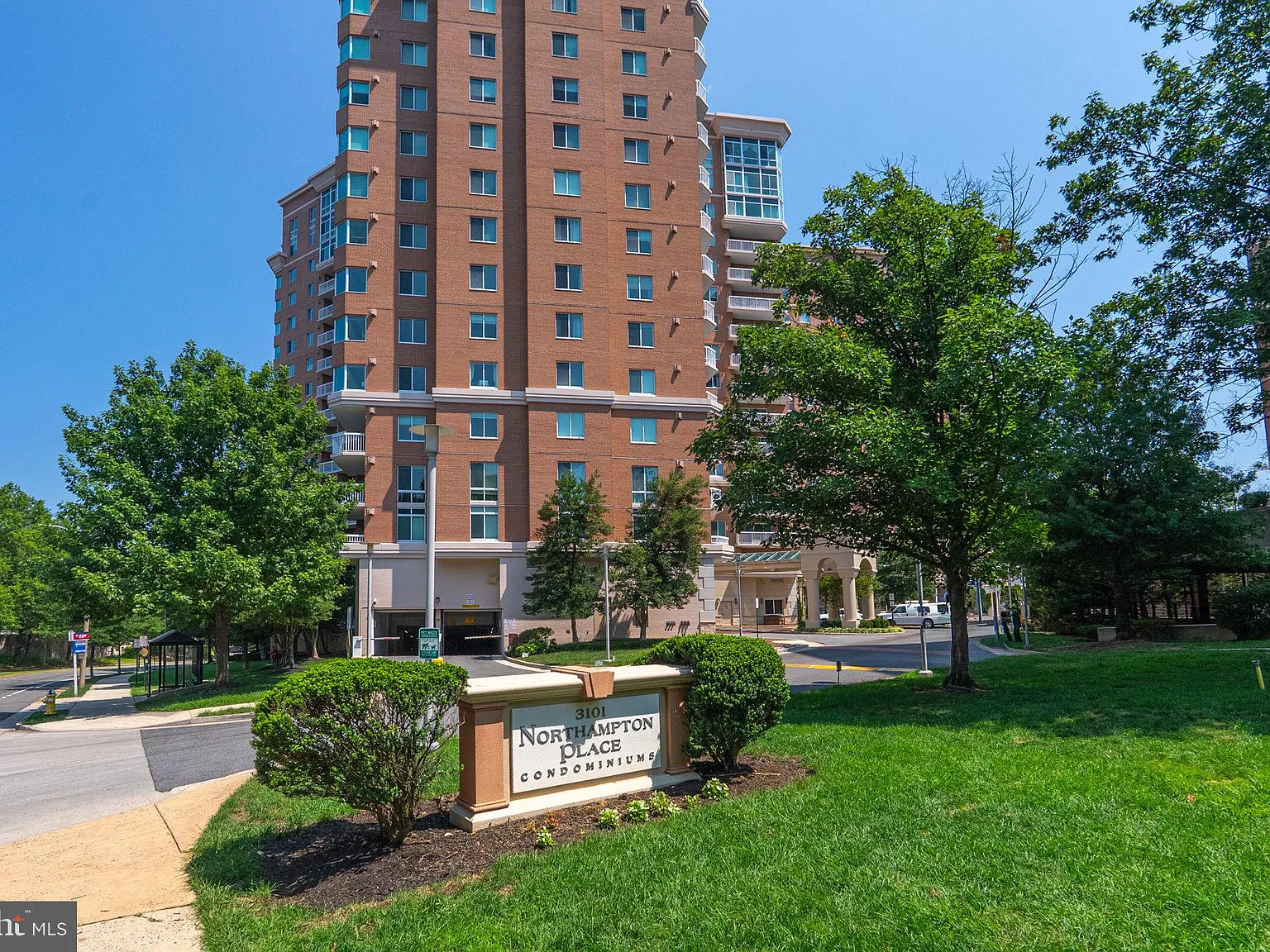 1 bed, 715 sqft, $2,200 — Photo 4