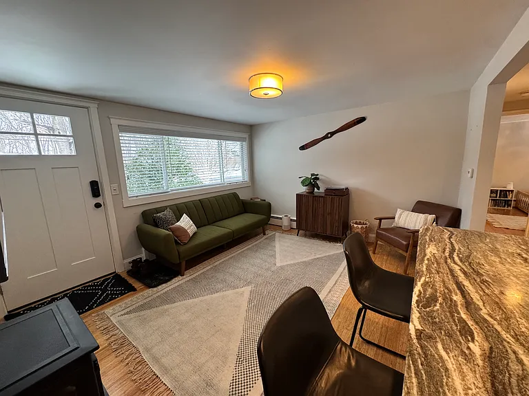 89 Portsmouth Ave — Photo 3