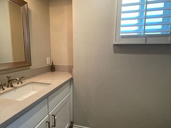 3rd image of 956 Chalcedony St