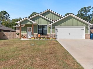 16210 Crossing Cir, Lindale, TX 75771