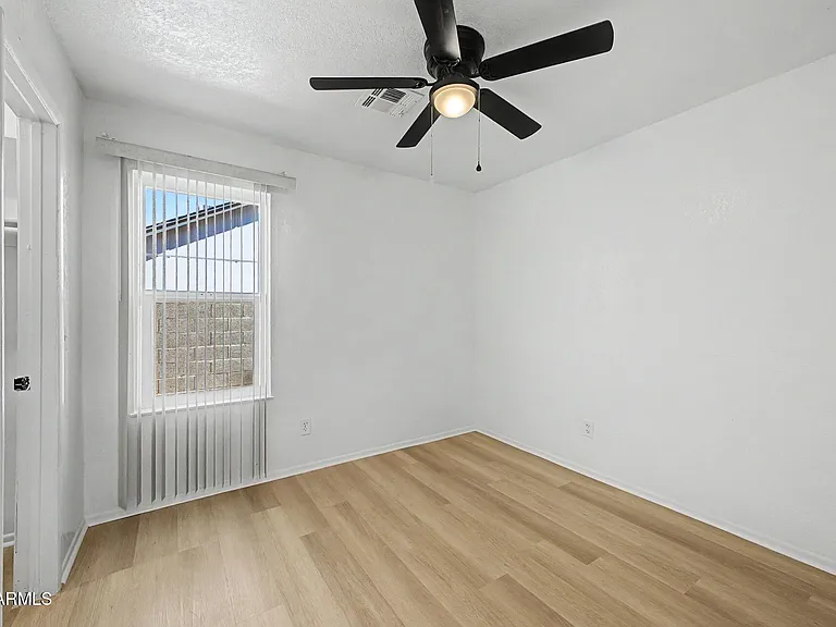 7119 W Krall St — Photo 12