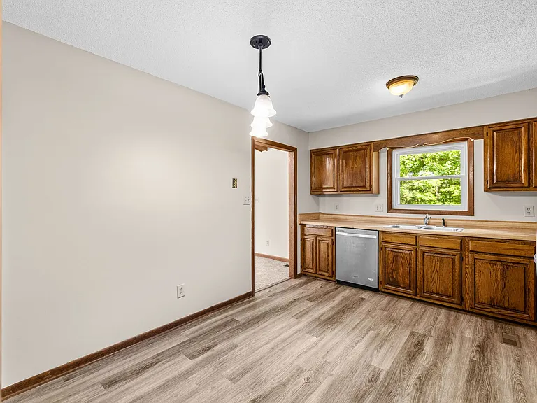 934 Welsh Ln — Photo 17