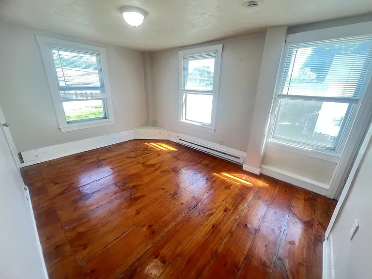 347 Main St — Photo 5