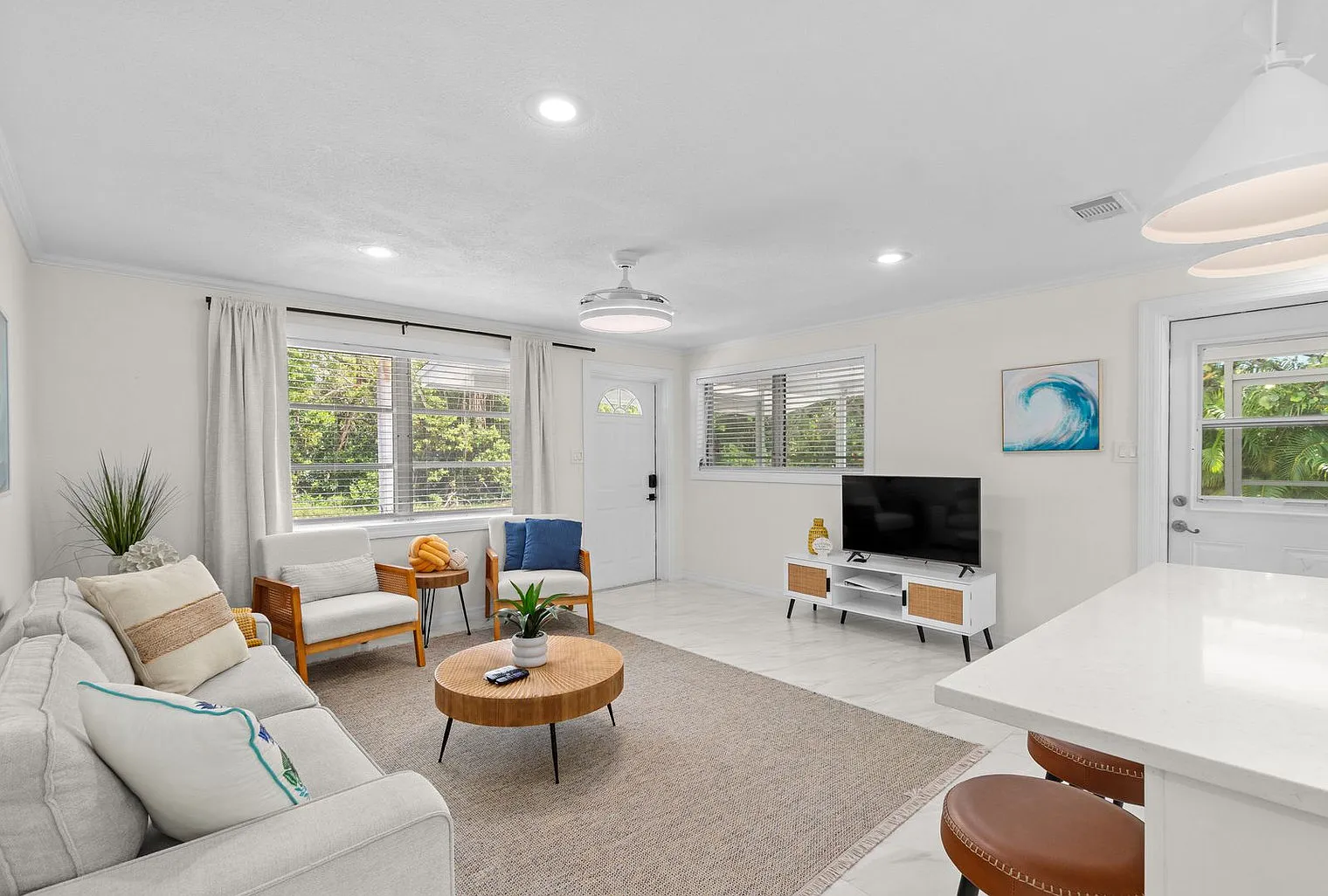 2 bed, 2.0 bath, 21226 sqft, $3,990 — Photo 4