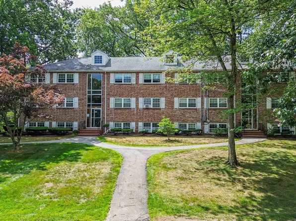 50 Farrwood Ave APT 7, North Andover, MA 01845