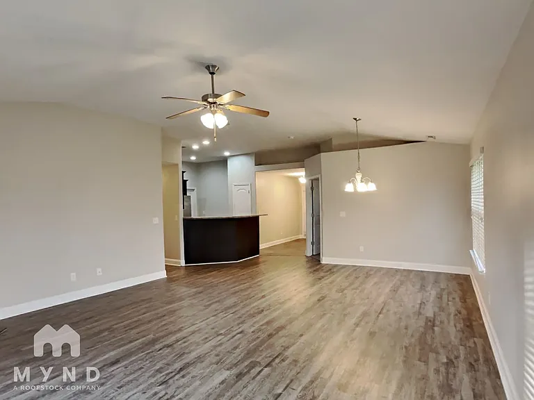 566 Waterford Ln — Photo 5