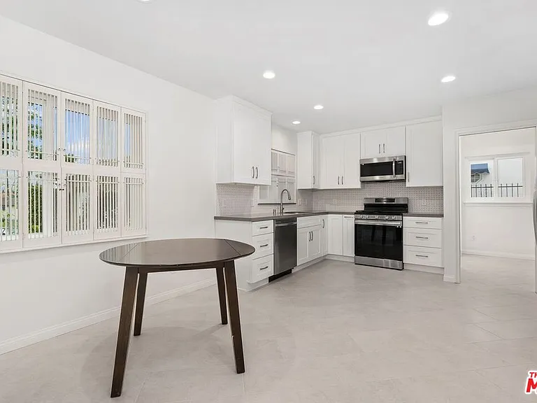 6204 S Corning Ave — Photo 14
