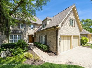 3 Tartan Lakes Cir, Westmont, IL 60559