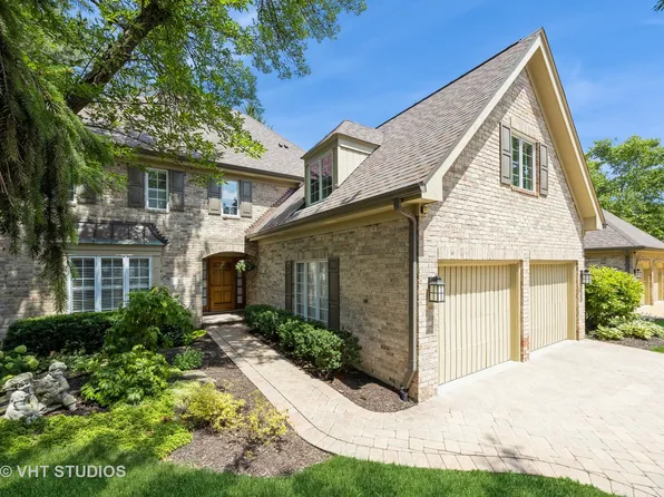3 Tartan Lakes Cir, Westmont, IL 60559