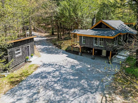 3rd image of 406 Clinton Rd