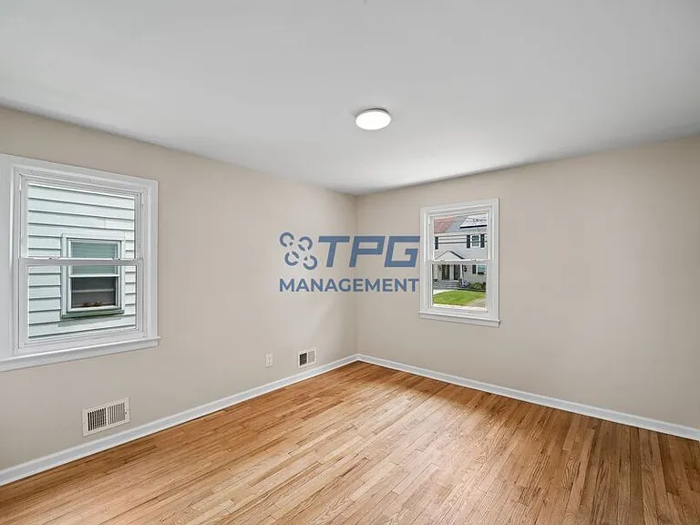 813 Union St — Photo 16