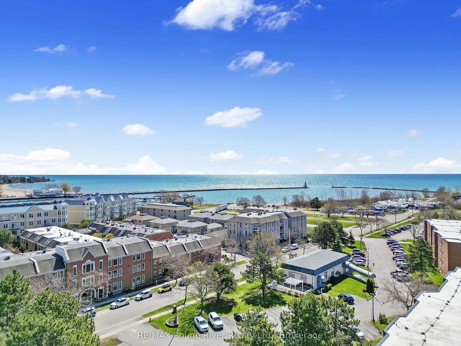 HarbourBreezeCondos — Photo 3