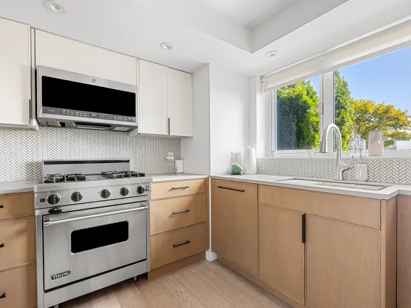 2 Charlton Street image 5 of 20