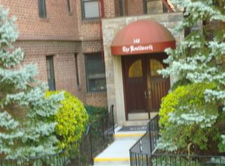 142 Garth Rd APT 1V, Scarsdale, NY 10583