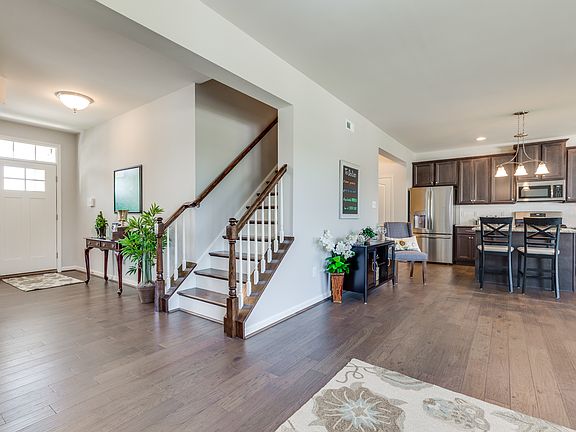 The Laurelton - Foyer