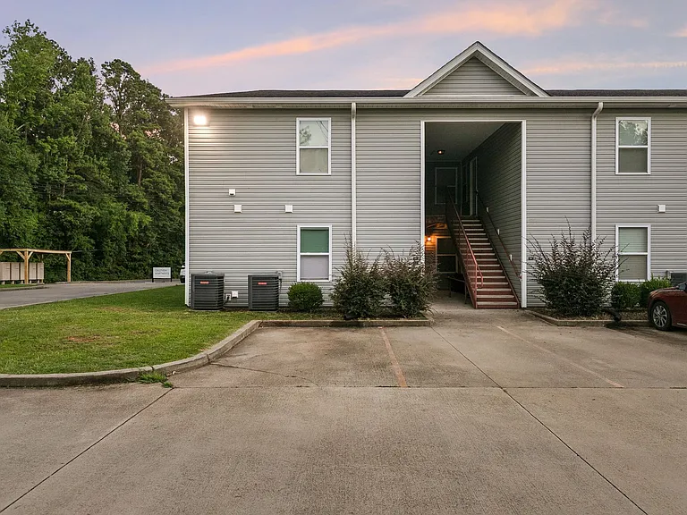 Crestview Apartments — Photo 25