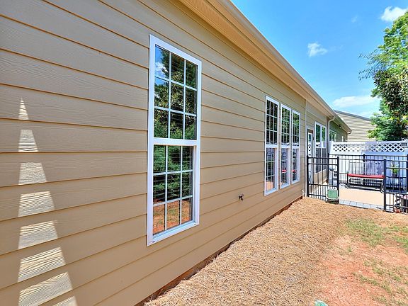 4th image of 1080 Summer Station St