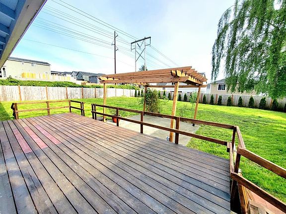 4th image of 8026 Grace Ln