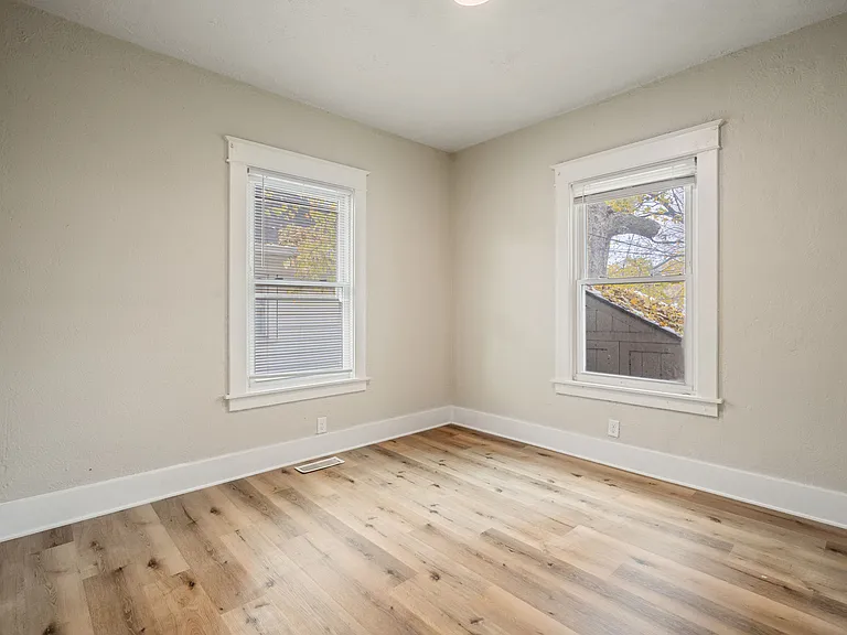 1012 E Taylor St — Photo 9
