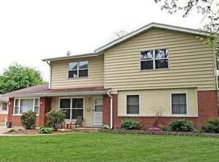 1174 Bosworth Ln, Elk Grove Village, IL 60007