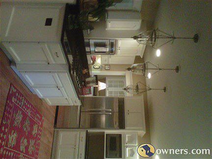 beautiful remodeled kitchen w/ granite