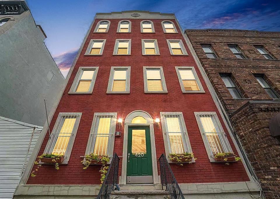 1st image of 420 Monroe St APT 1R