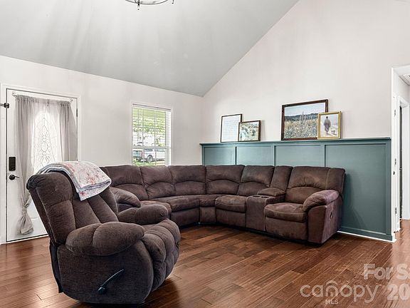 5th image of 510 Roberts Ave