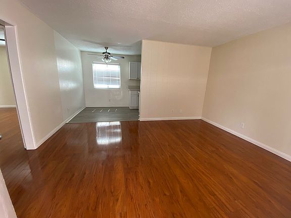 3rd image of 16133 Woodruff Ave APT 1