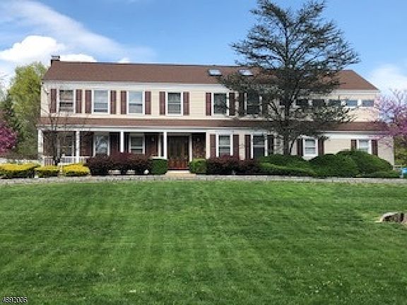 4th image of 2 Iroquois Dr