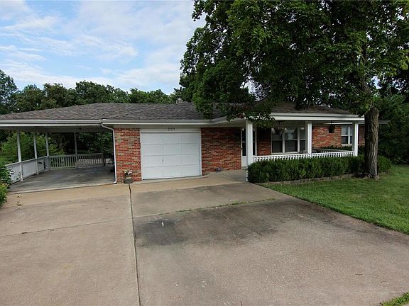 2nd image of 221 Crescent Ave