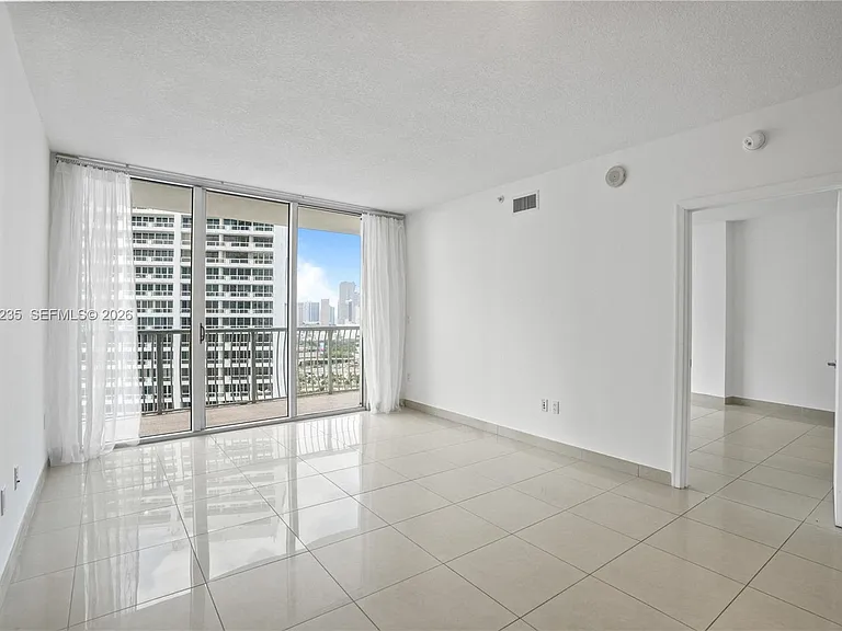 1750 N Bayshore Dr #2804 — Photo 1