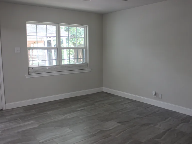 1807 W Scott St — Photo 17