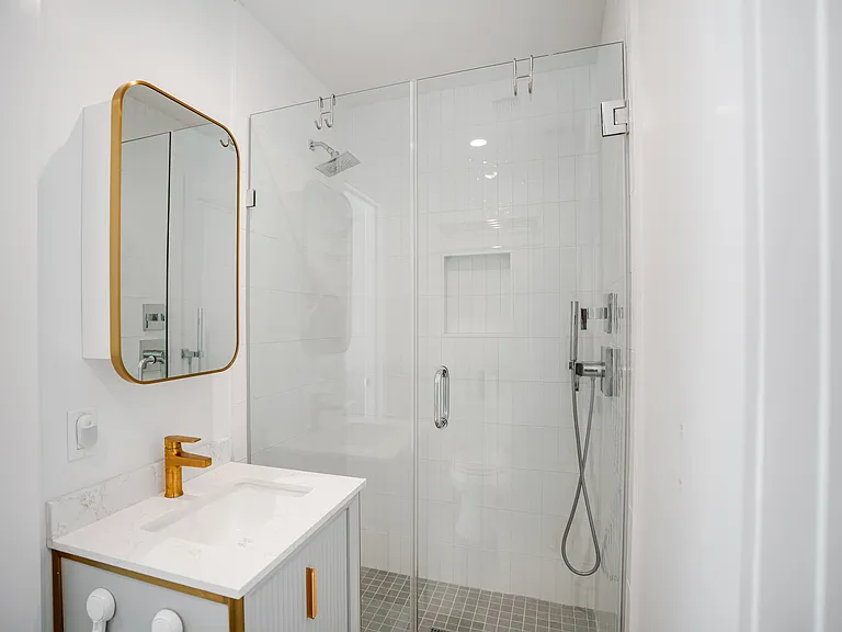 56 Pinetree Dr — Photo 14