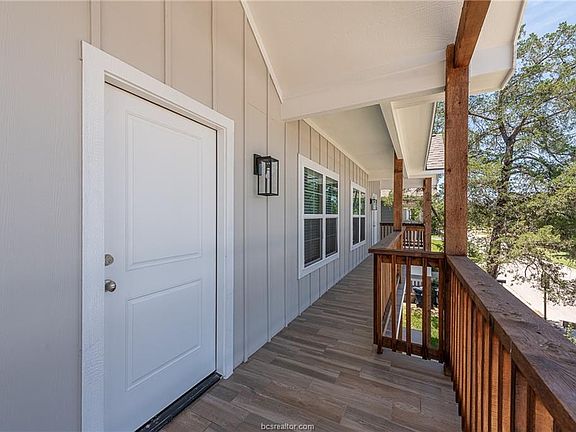 4th image of 404 Poplar St #A
