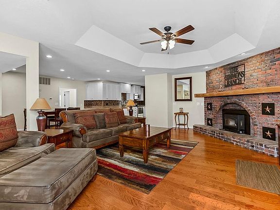 4th image of 1024 S Madison St