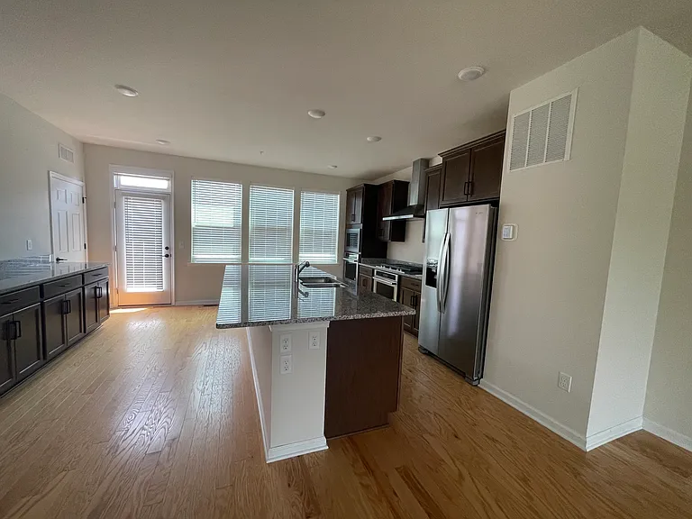 103 Vaughn Dr — Photo 9