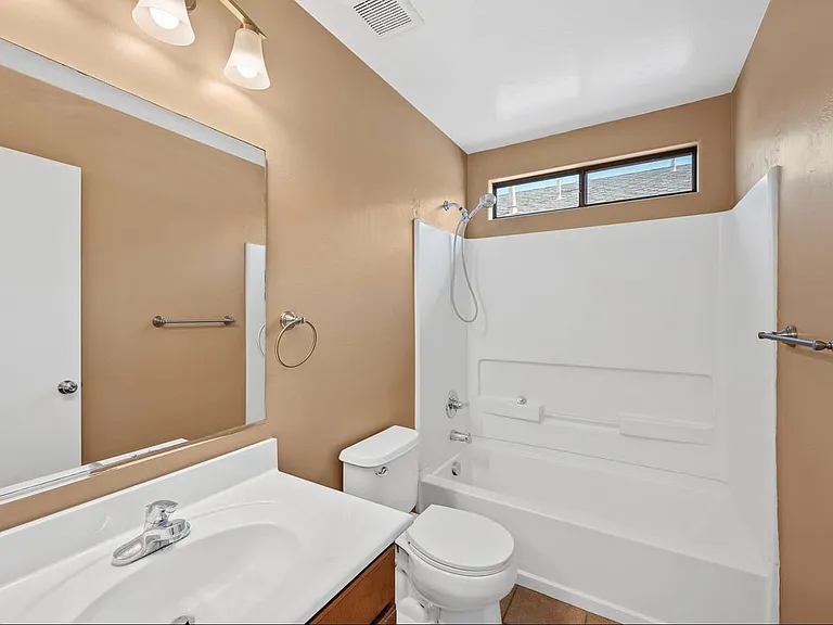 3776 E Felix Blvd — Photo 28